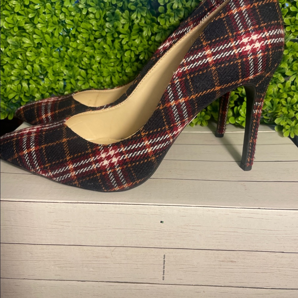 Jessica Simpson Plaid pumps